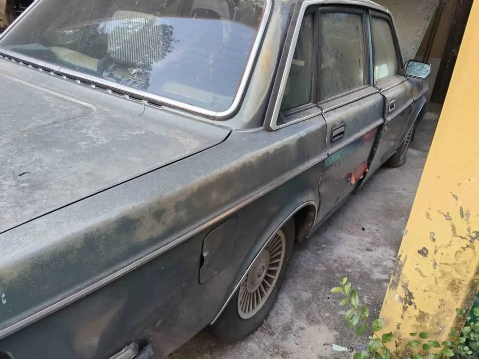1993 Volvo 200 Series 2