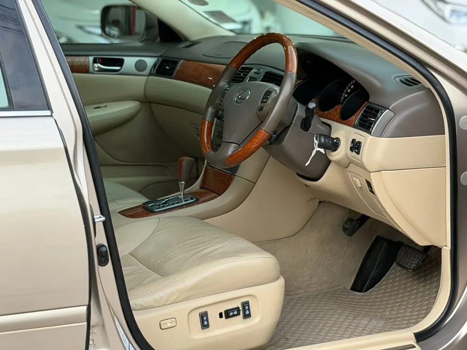 2005 Lexus ES IV 3