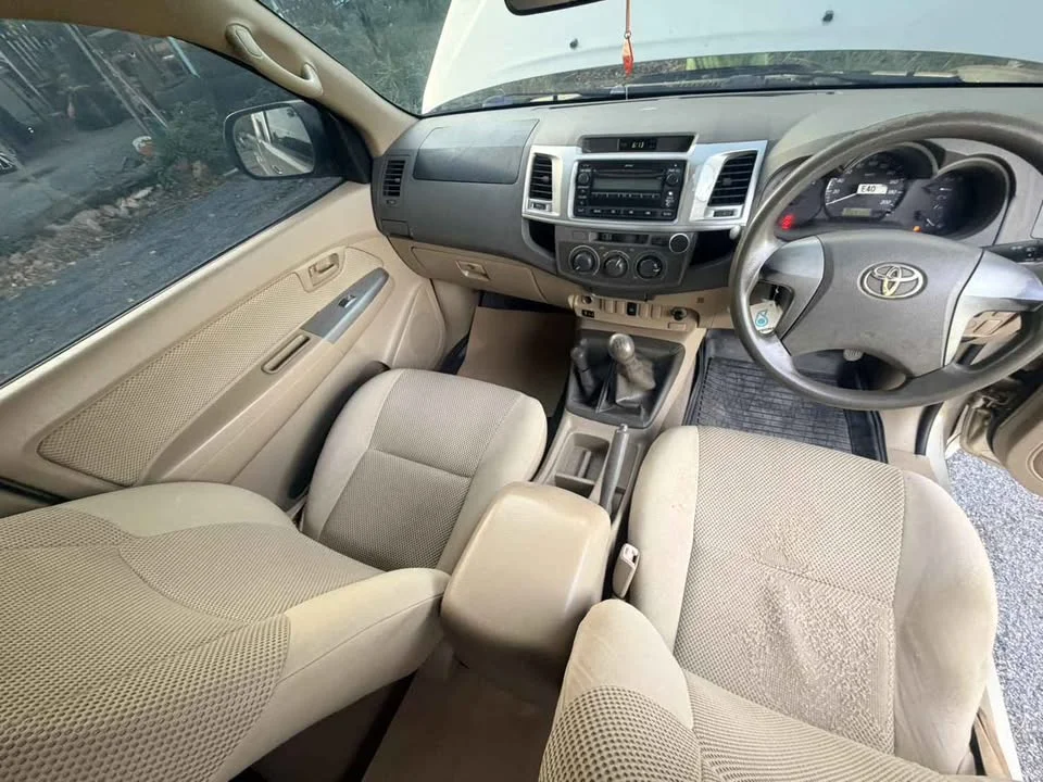 2012 Toyota Hilux VII 2