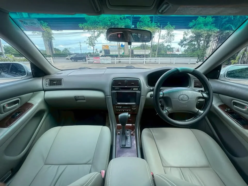 2000 Lexus ES III 2