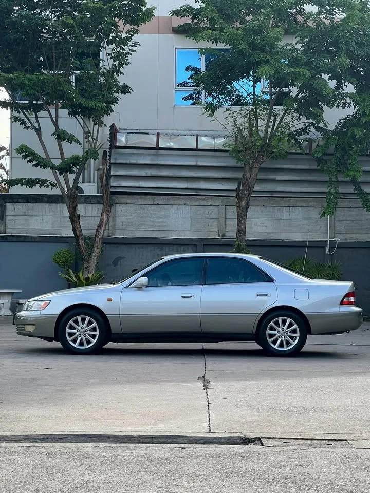 2000 Lexus ES III 3