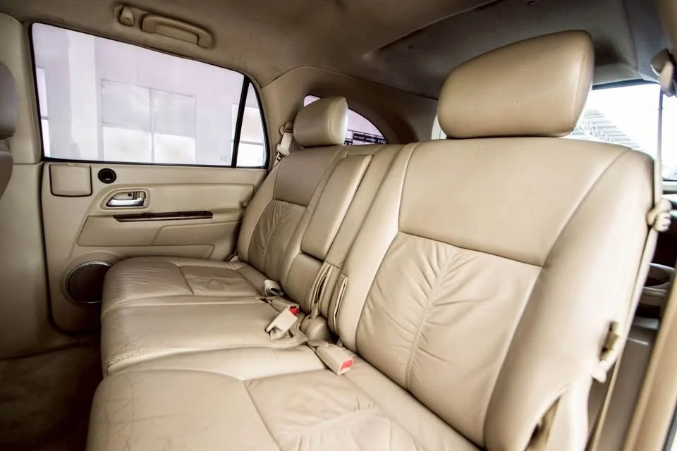 2009 Isuzu MU-7 3