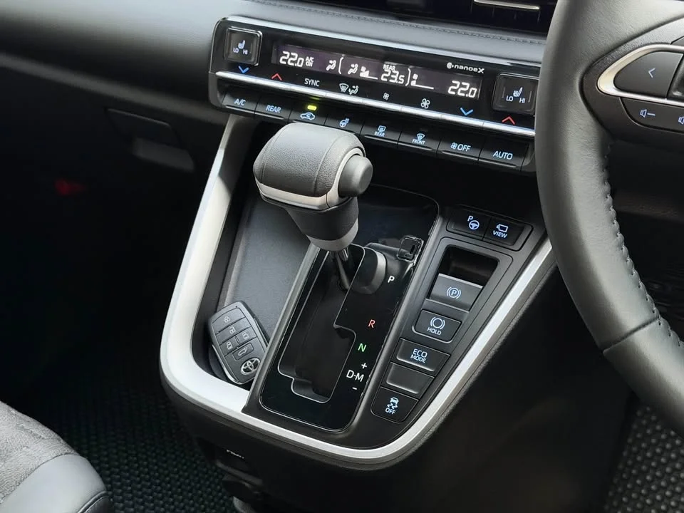 2023 Toyota Voxy IV 2