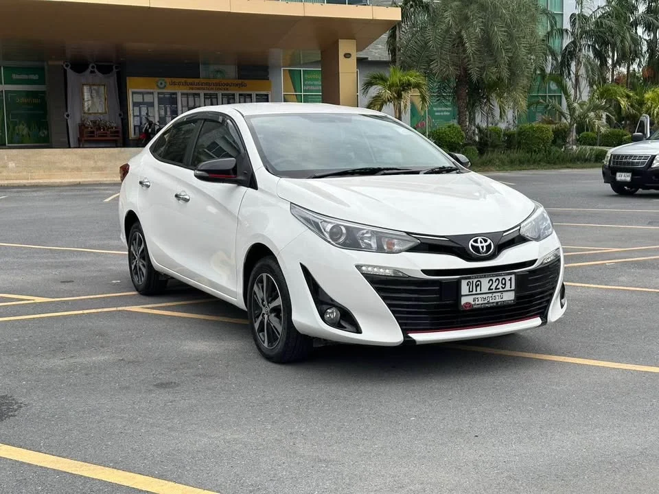 2019 Toyota Yaris ATIV III 2