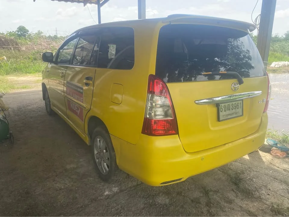 2012 Toyota Innova I 2