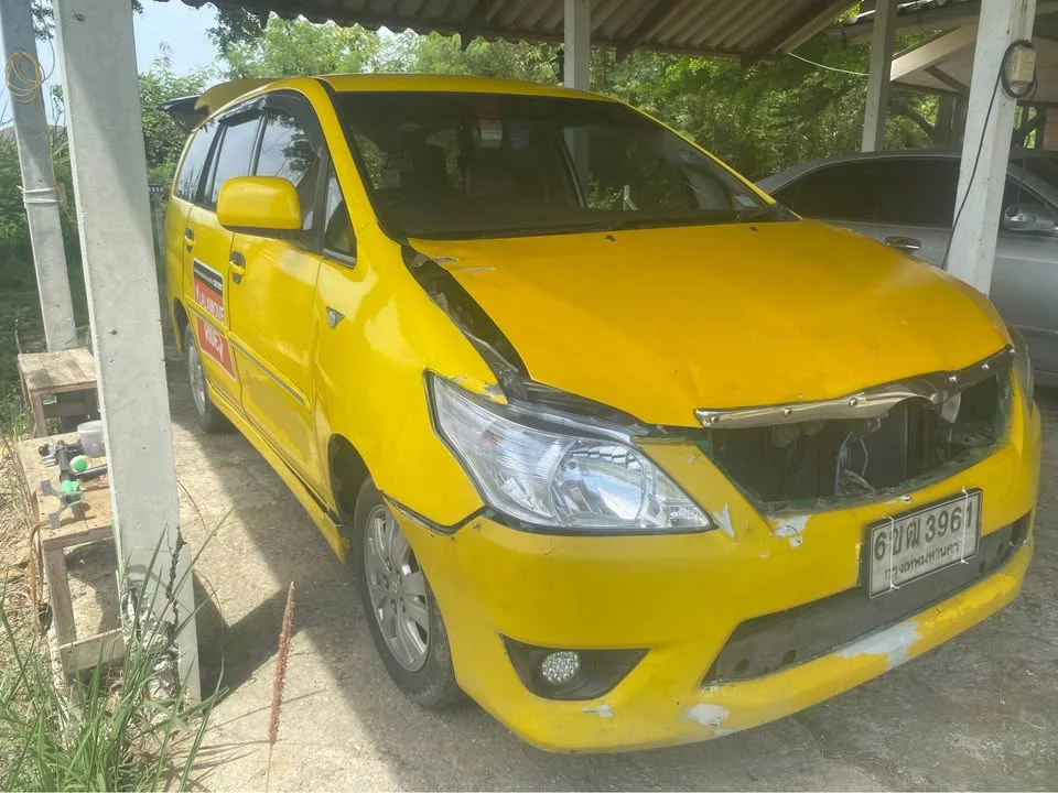 2012 Toyota Innova I 3