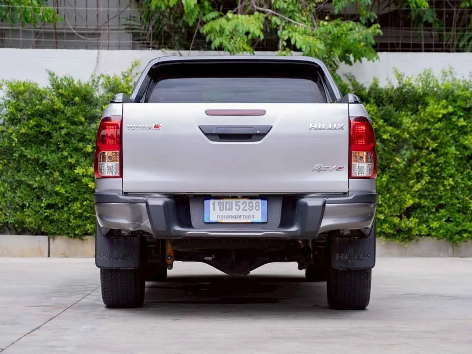 2020 Toyota Hilux VIII 2