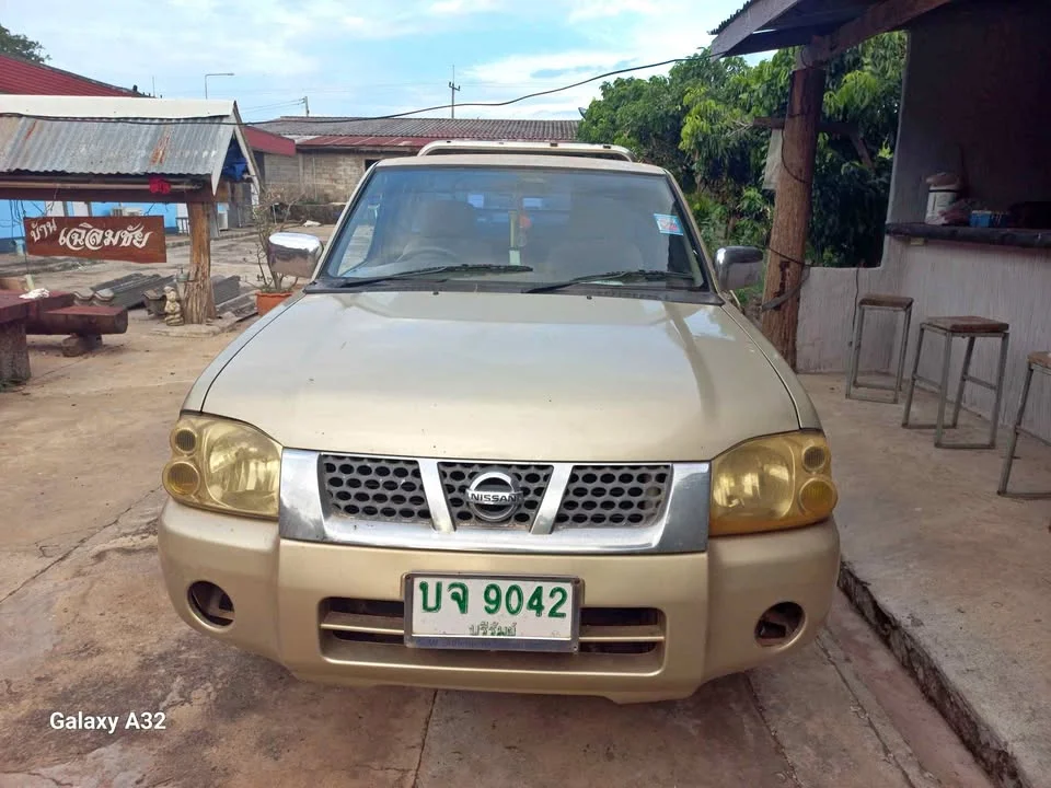 1999 Nissan Frontier I 2
