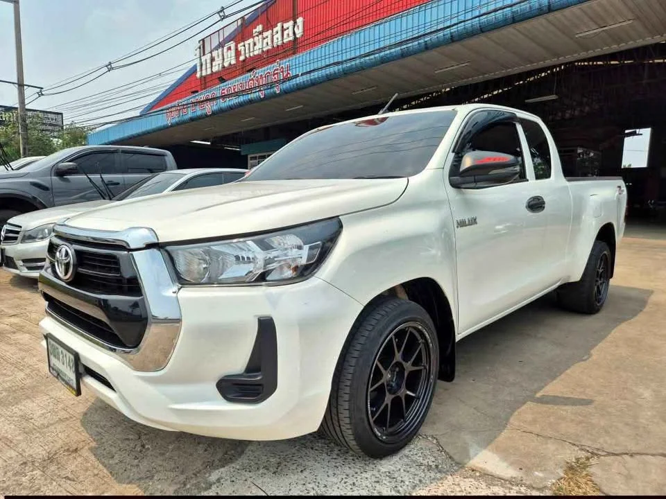 2013 Toyota Hilux VIII 3