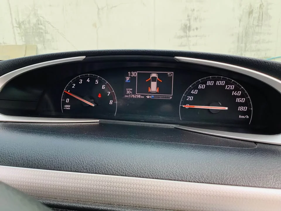 2017 Toyota Sienta II 2