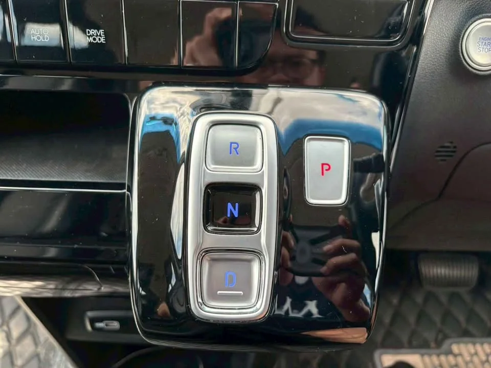 2022 Hyundai Staria US4 3