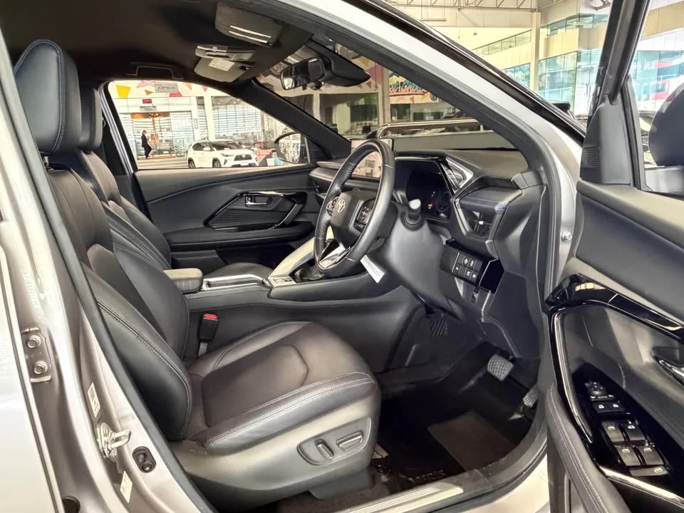 2023 Toyota Yaris Cross AC200 3