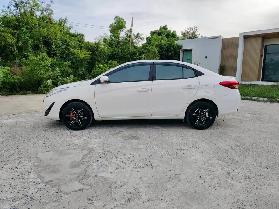 2017 Toyota Yaris ATIV III 3