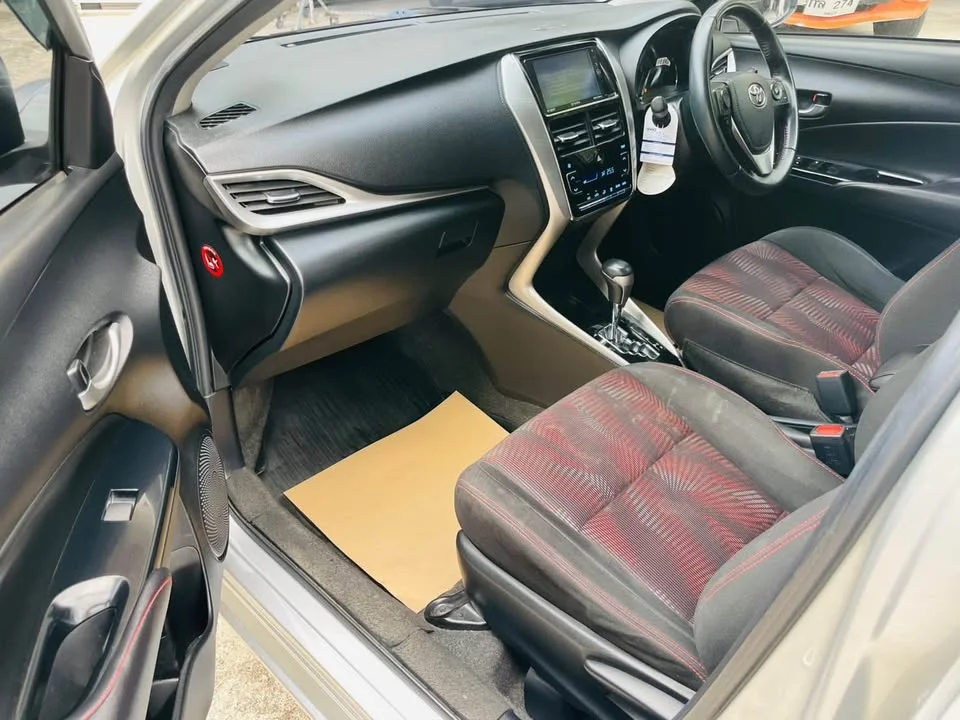 2017 Toyota Yaris ATIV III 3