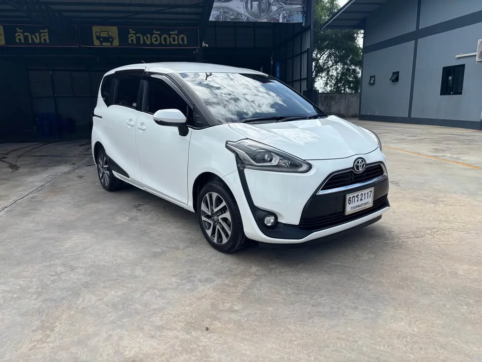 2017 Toyota Sienta II 2