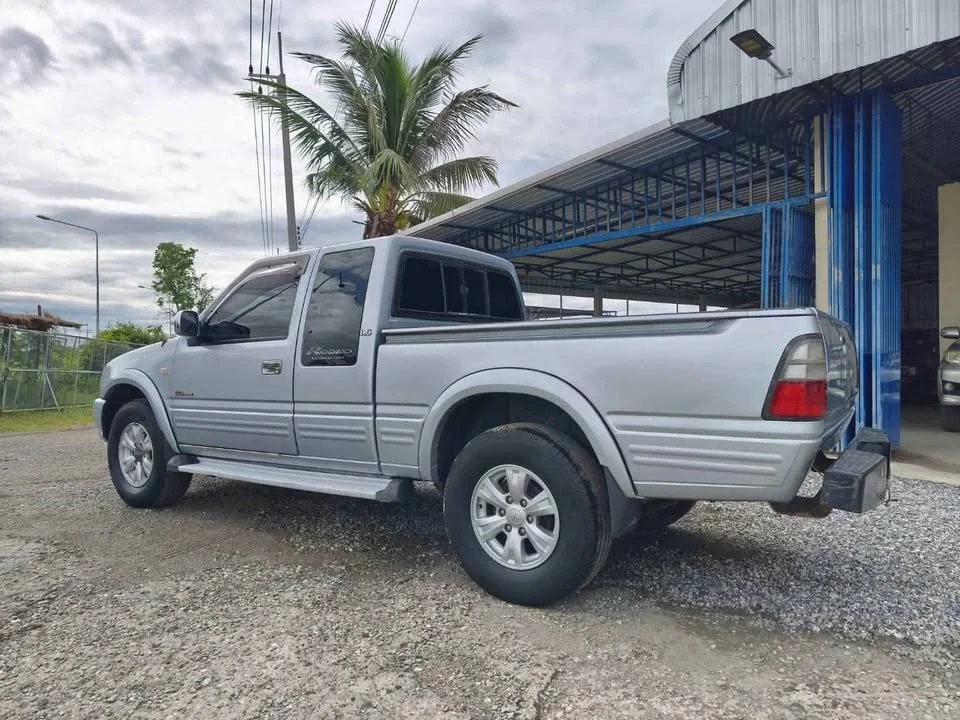 2001 Isuzu Faster Dragon Eyes III 2