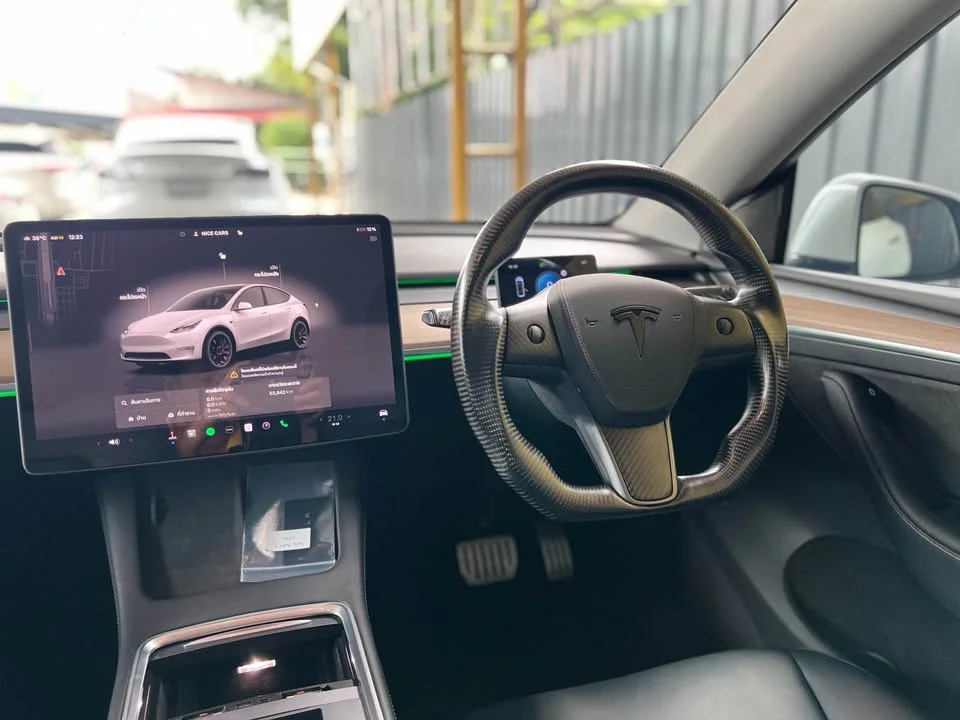 2023 Tesla Model Y 2