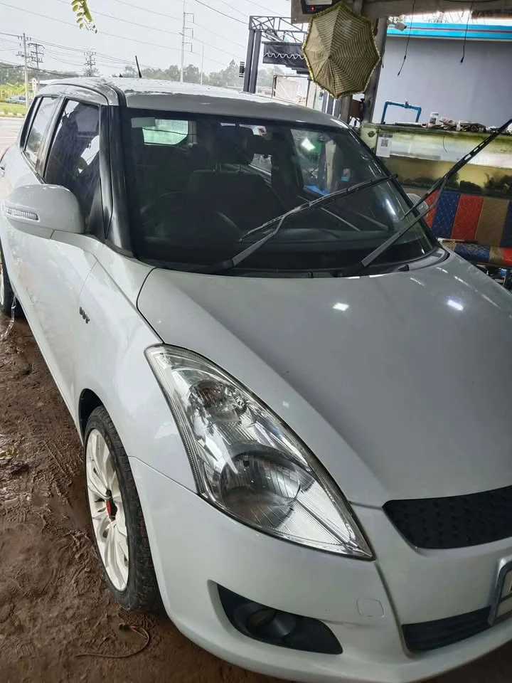 2013 Suzuki Swift II 2