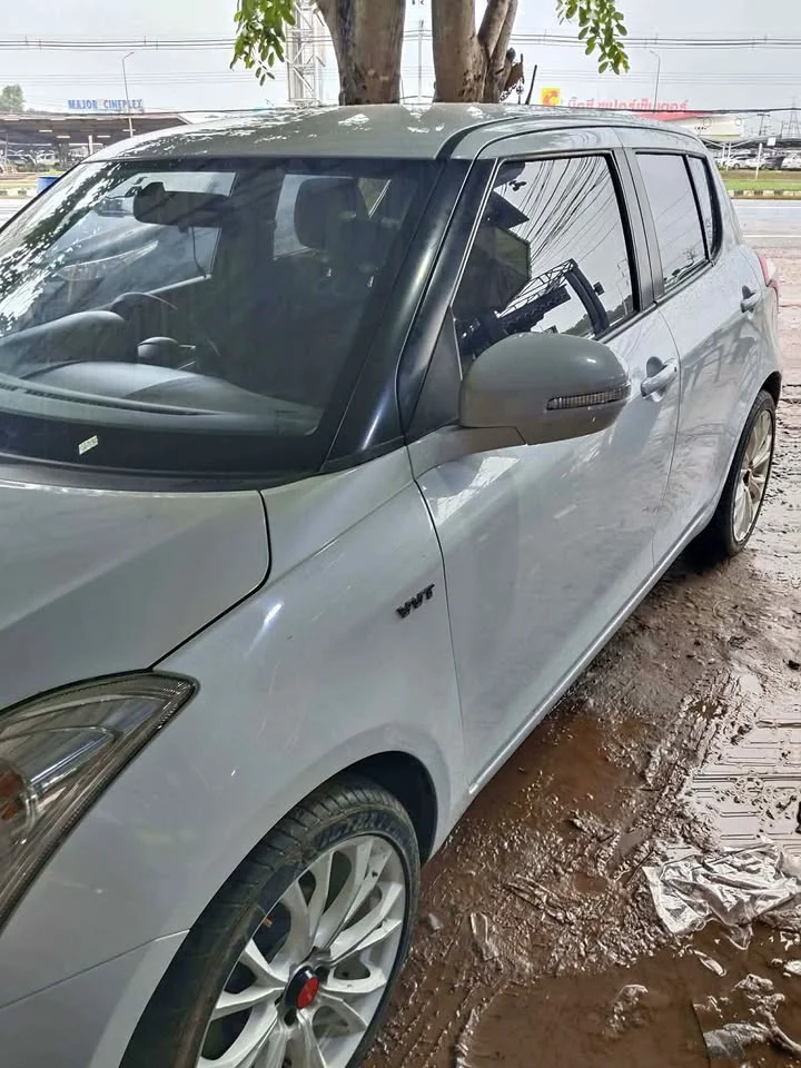 2013 Suzuki Swift II 3