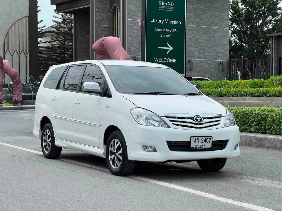 2011 Toyota Innova I 3