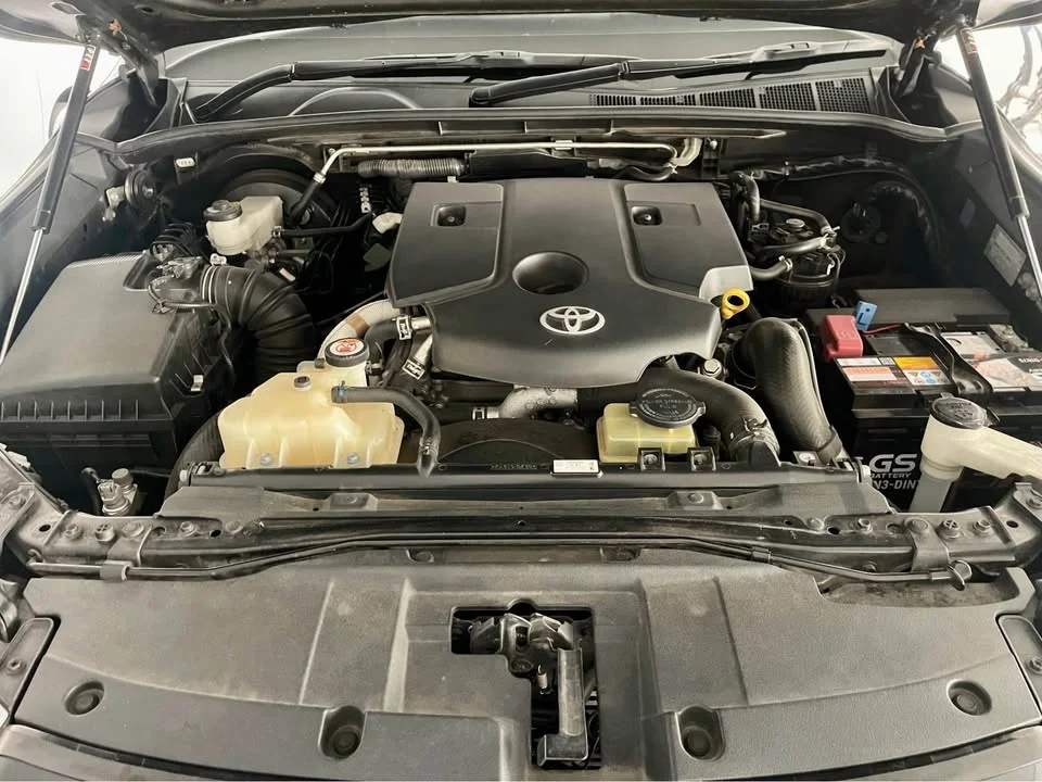 2020 Toyota Hilux VIII 2
