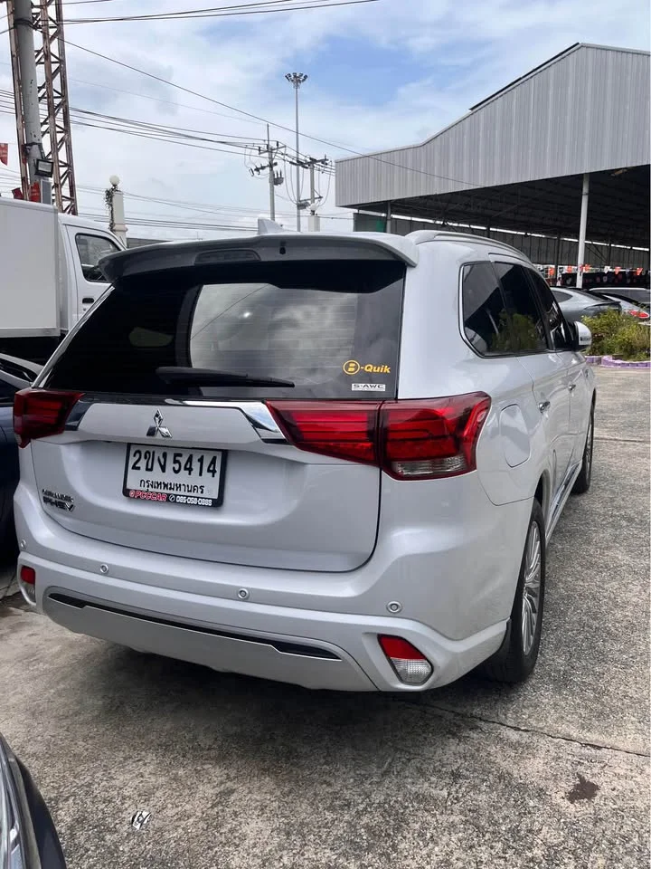 2021 Mitsubishi Outlander III 2