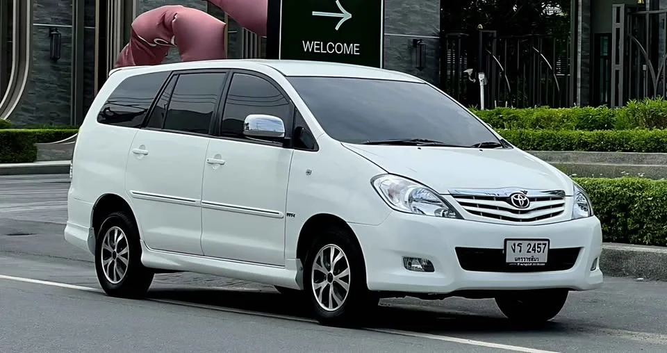 2011 Toyota Innova I 3
