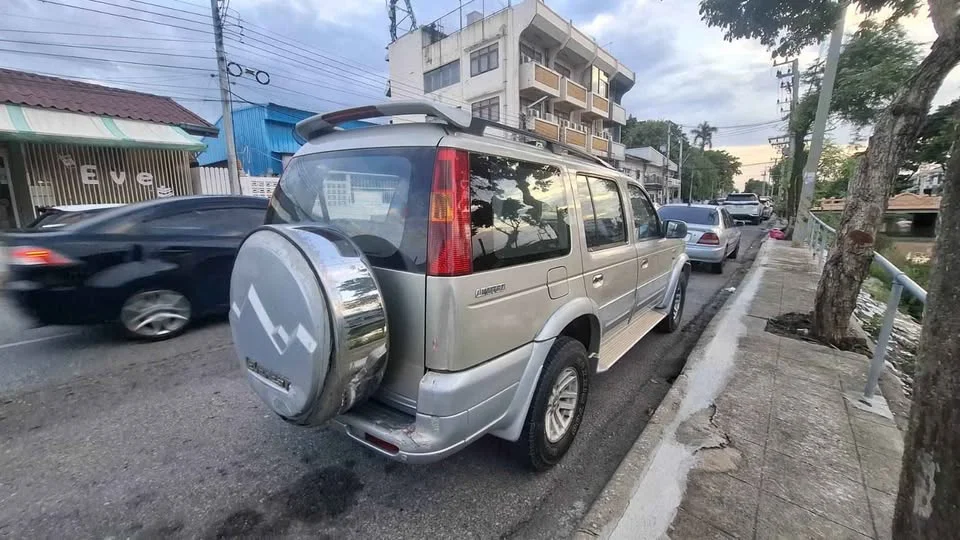 2005 Ford Everest I 3