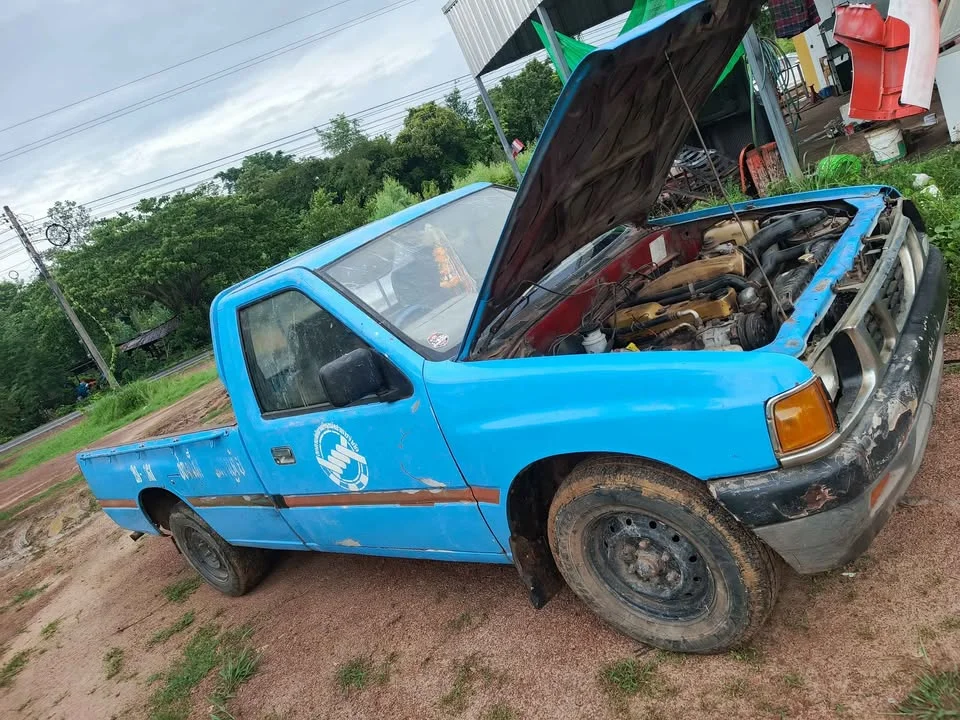 1996 Isuzu TFR III 2