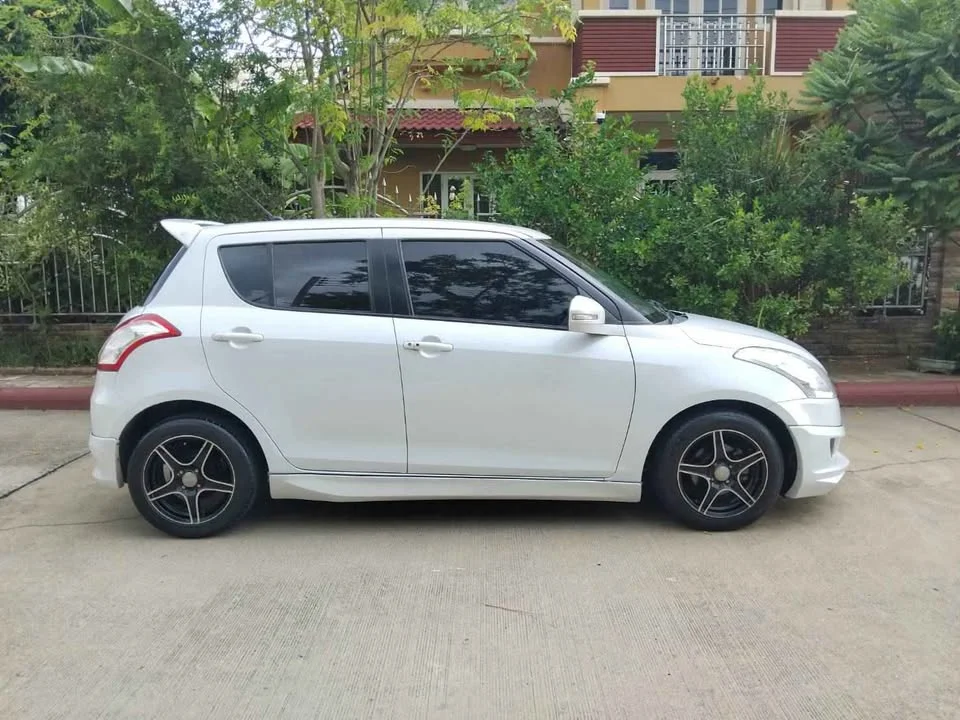 2013 Suzuki Swift II 3