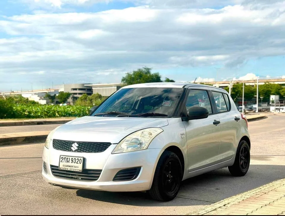 2013 Suzuki Swift II 3