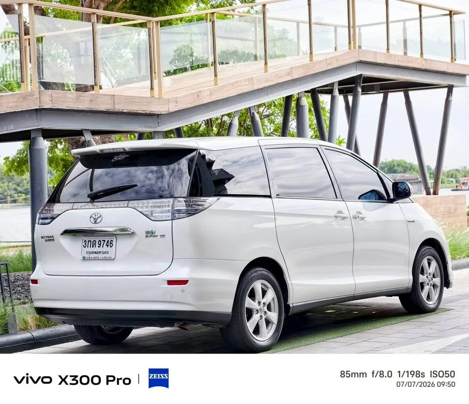 2008 Toyota Estima III 2