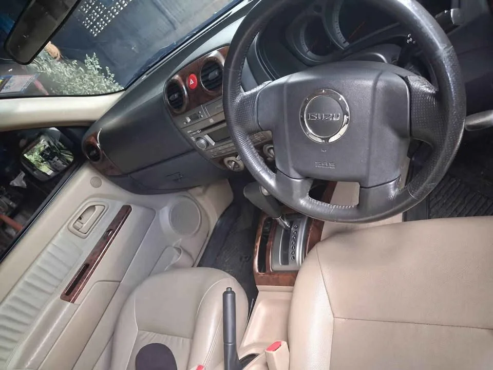 2007 Isuzu MU-7 2