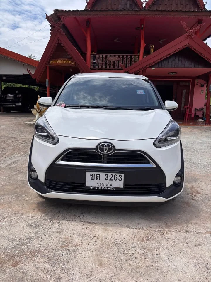 2017 Toyota Sienta II 3