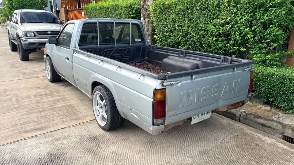 1990 Nissan Big M D21 3