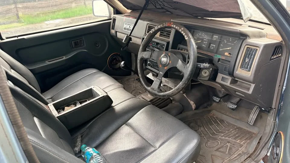 1990 Nissan Big M D21 2