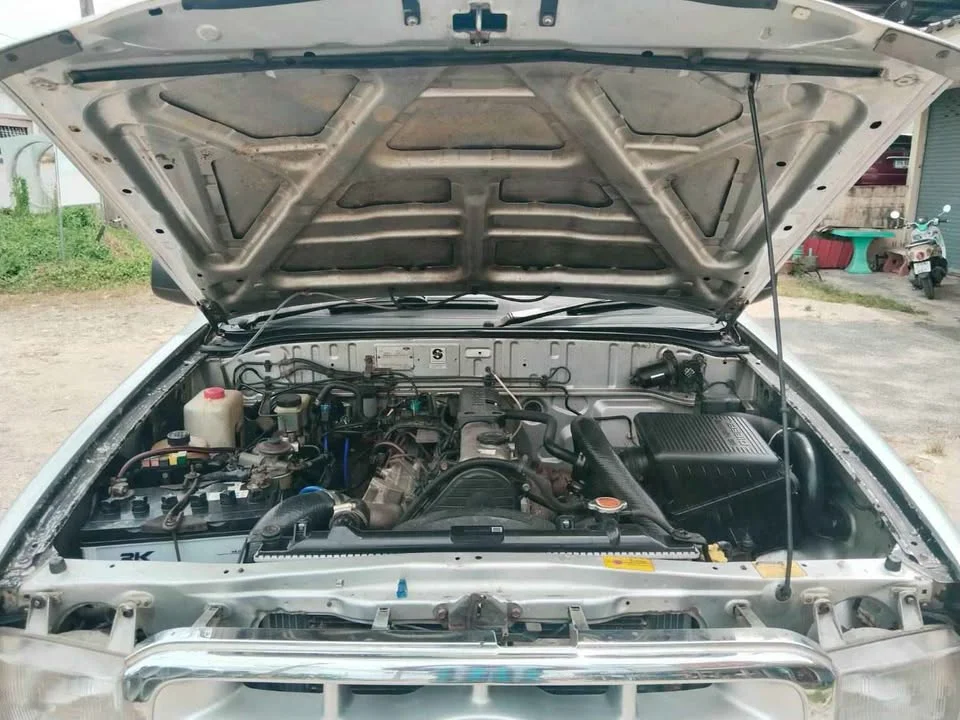 2001 Mazda 2500 Fighter V 2
