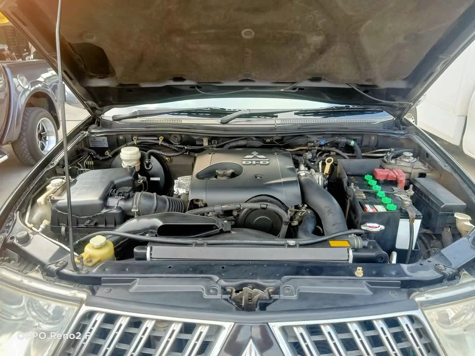 2012 Mitsubishi Pajero Sport II 2
