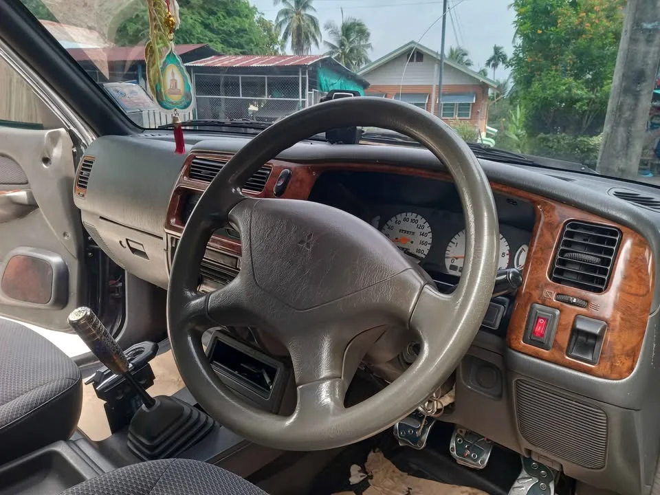 2003 Mitsubishi Strada III 2