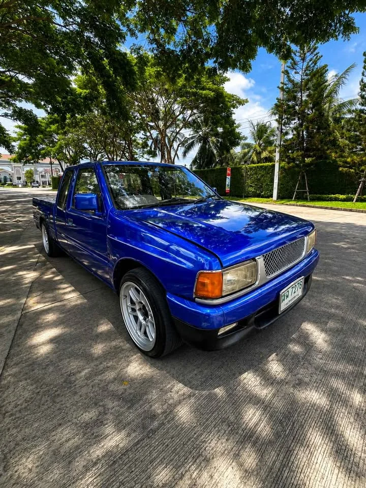 1995 Isuzu TFR III 2
