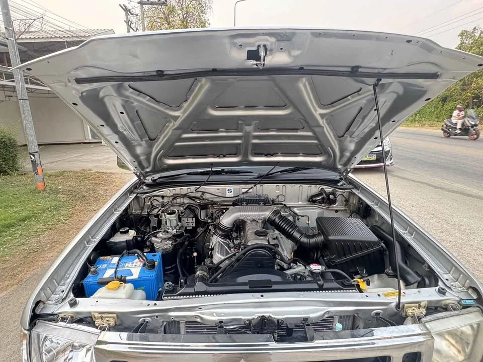 2004 Mazda 2500 Fighter V 2
