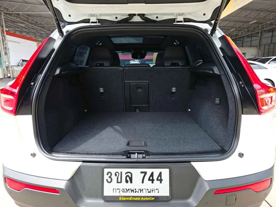 2022 Volvo XC40 3