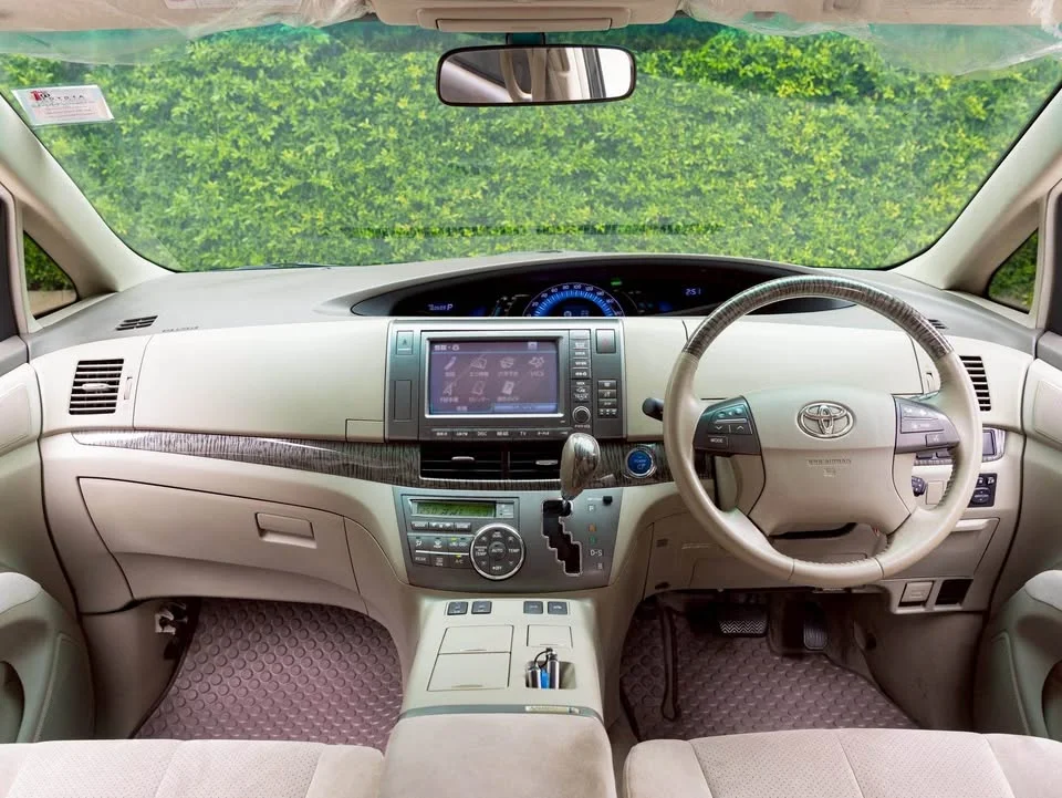 2010 Toyota Estima III 2