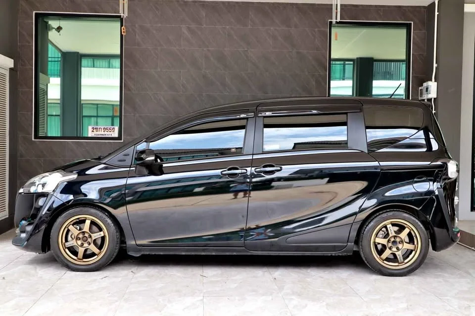 2017 Toyota Sienta II 2