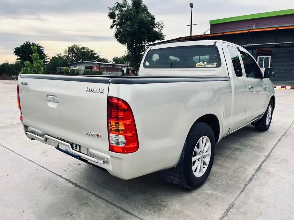 2011 Toyota Hilux VII 2