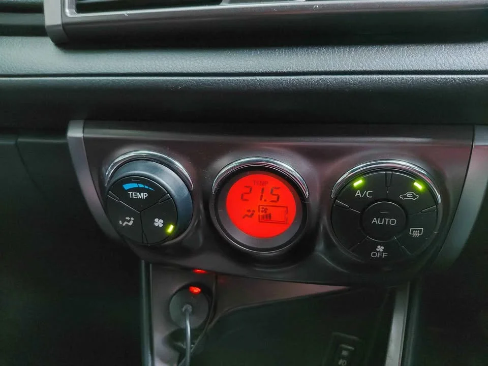 2015 Toyota Yaris III 2