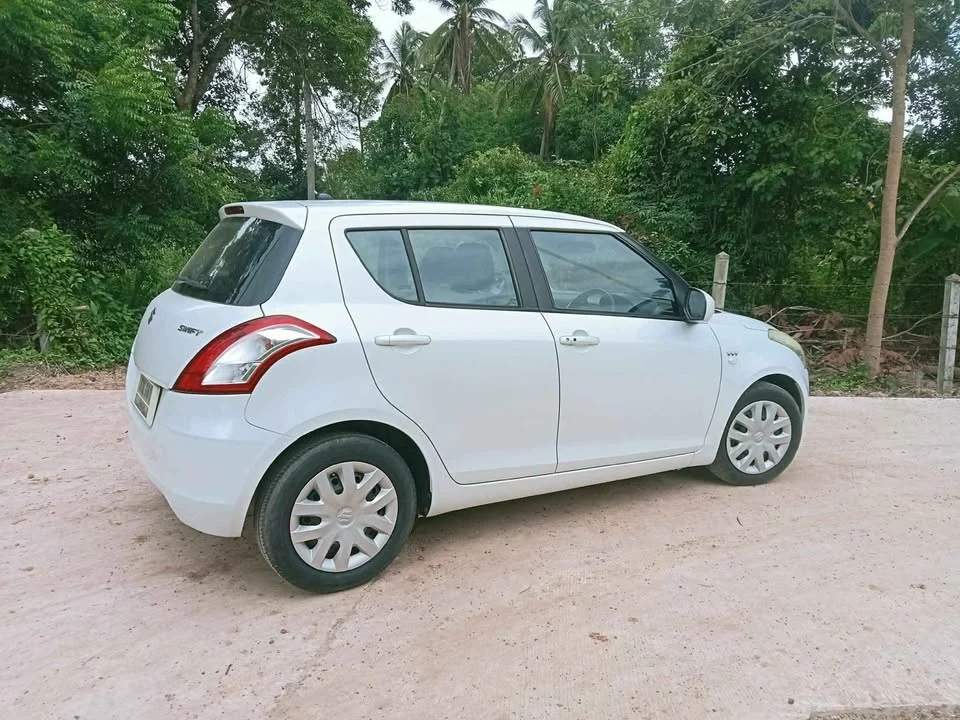 2013 Suzuki Swift II 2