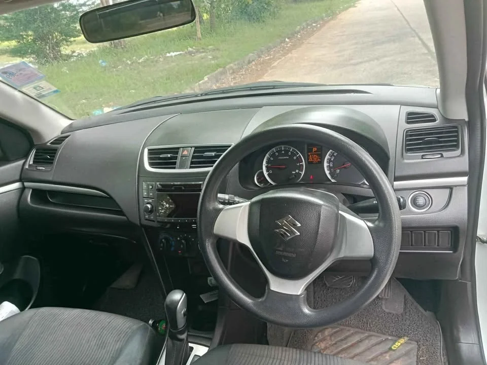 2013 Suzuki Swift II 3