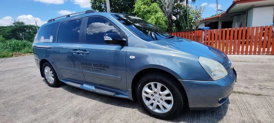 2009 Kia Carnival II 2