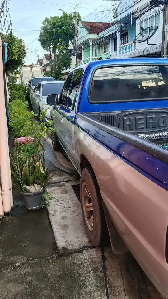 2003 Mazda 2500 Fighter V 3